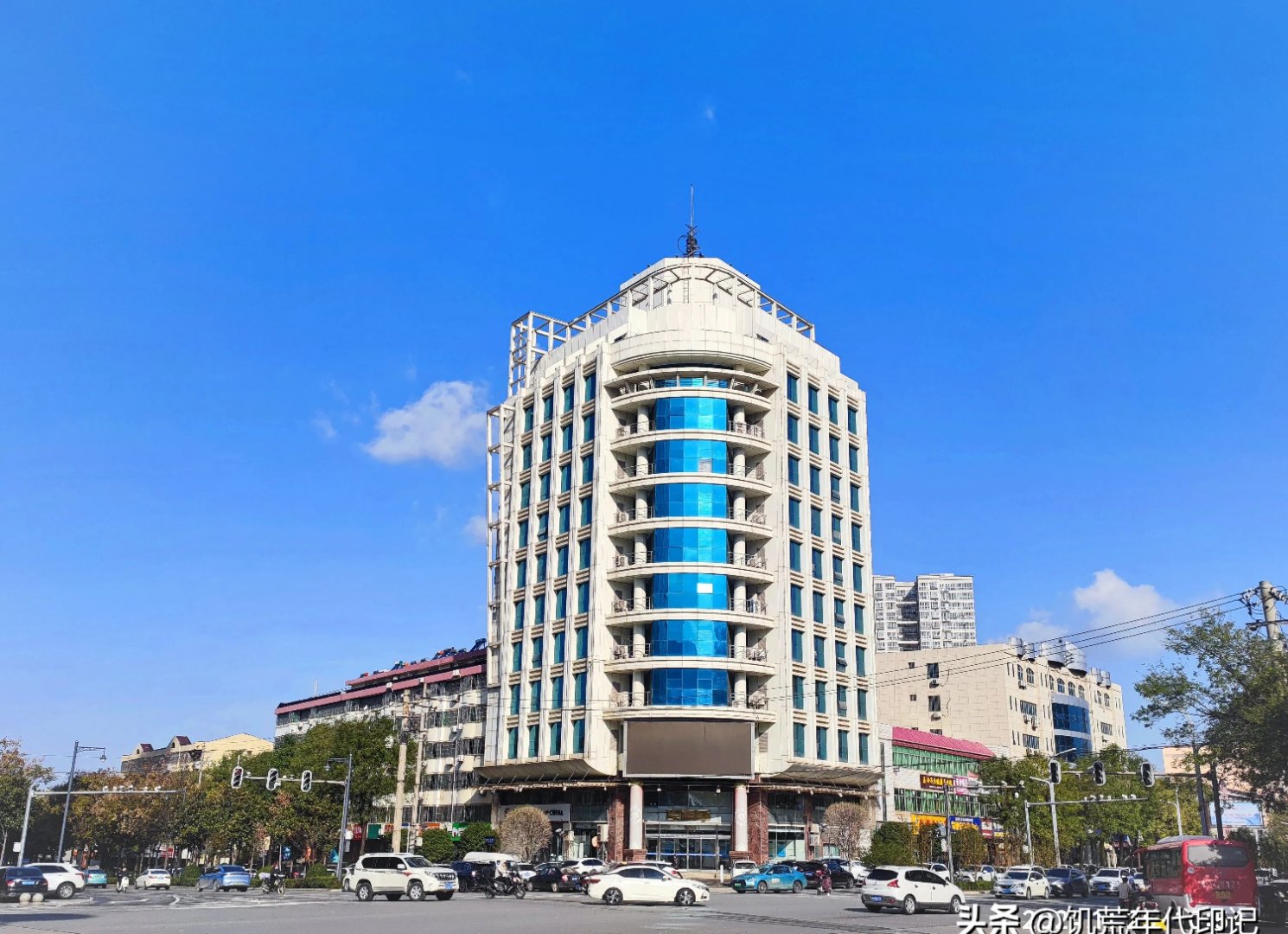 这军衔啊,就跟咱老百姓上班的级别一样,一级管一级,责任也越来越重