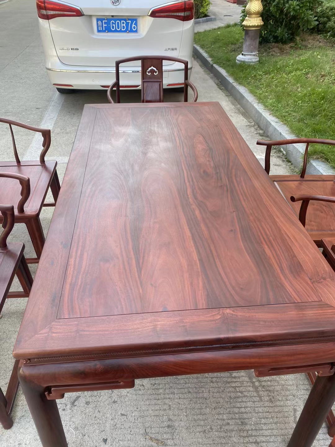 非洲小叶紫檀(赞比亚血檀) 优雅与实用于一体的茶室家具,不仅展现了