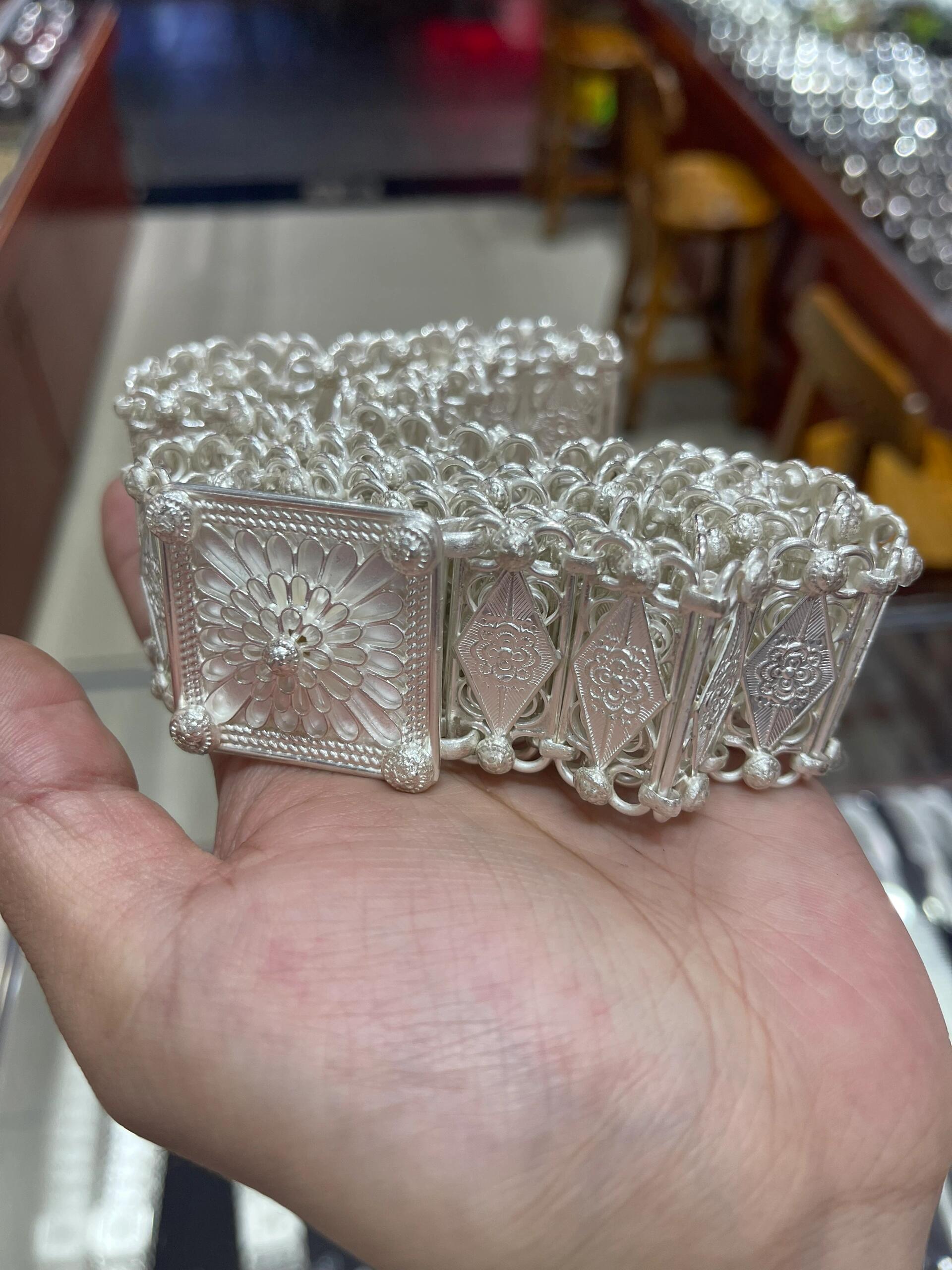 雪花银是啥银 雪花银的定义与特性 文化渊源: 雪花