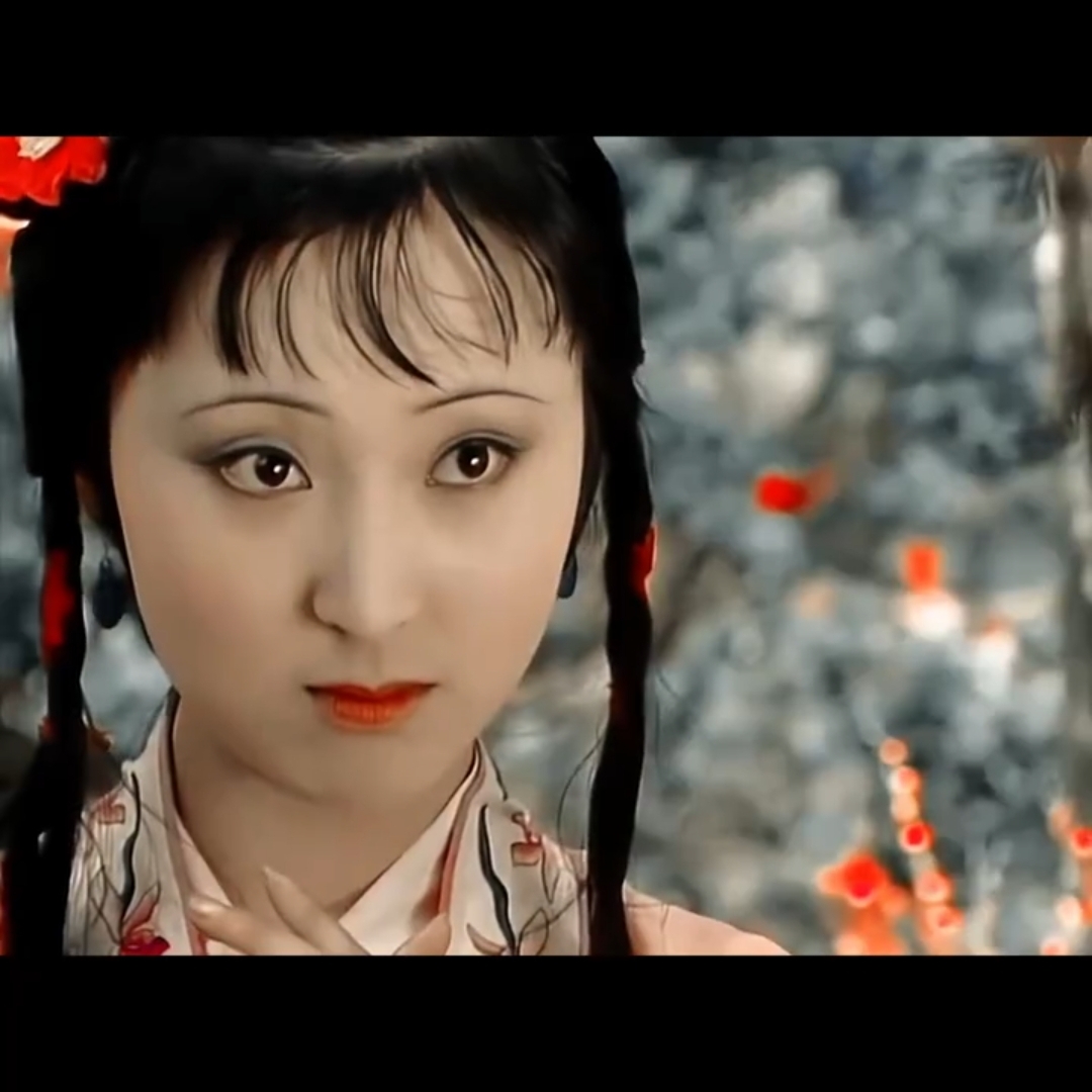 — 两弯似蹙非蹙罥烟眉,一双似泣非泣含露目