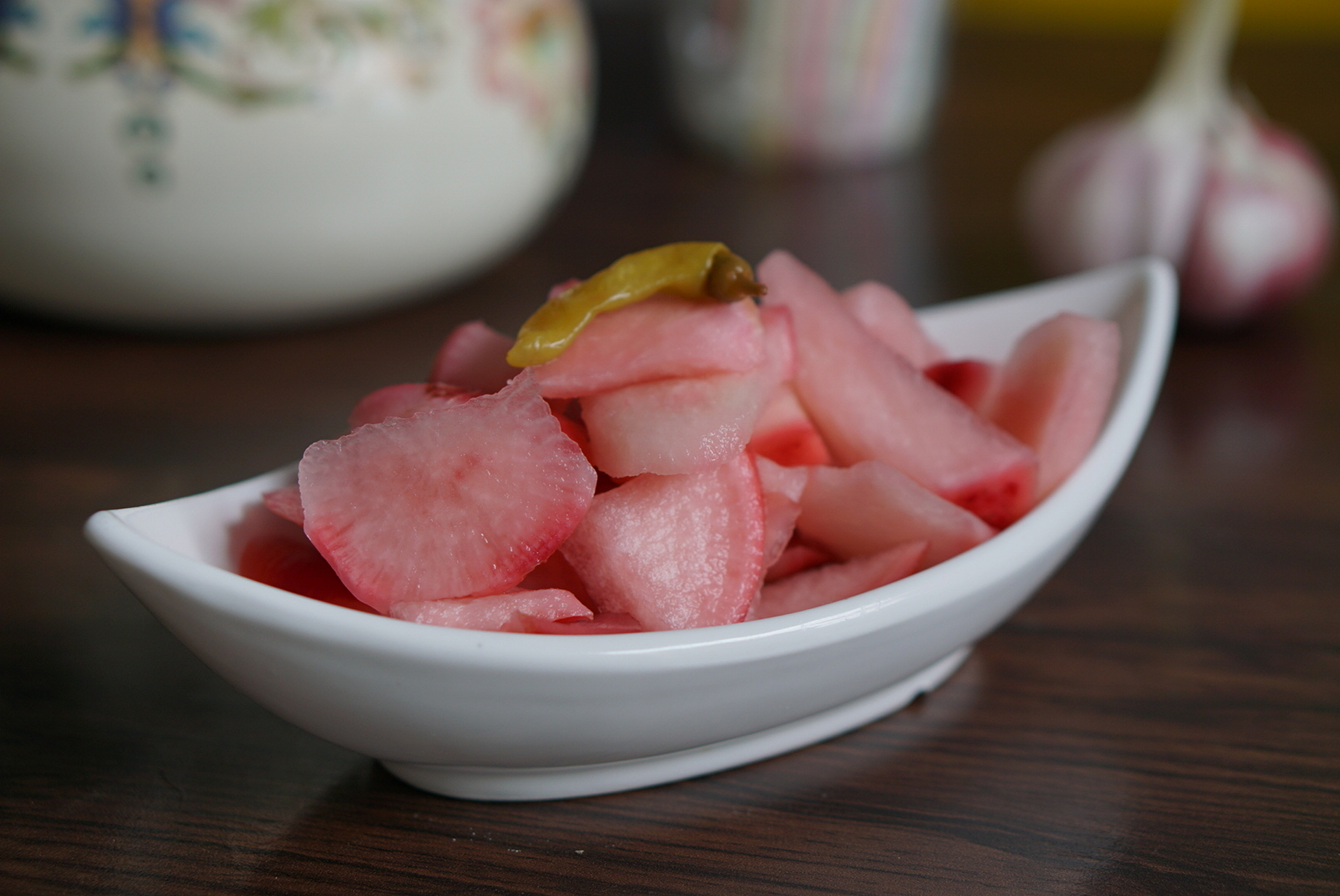 萝卜的腌制方法酸甜脆『萝卜的腌制方法酸甜脆变红色的』