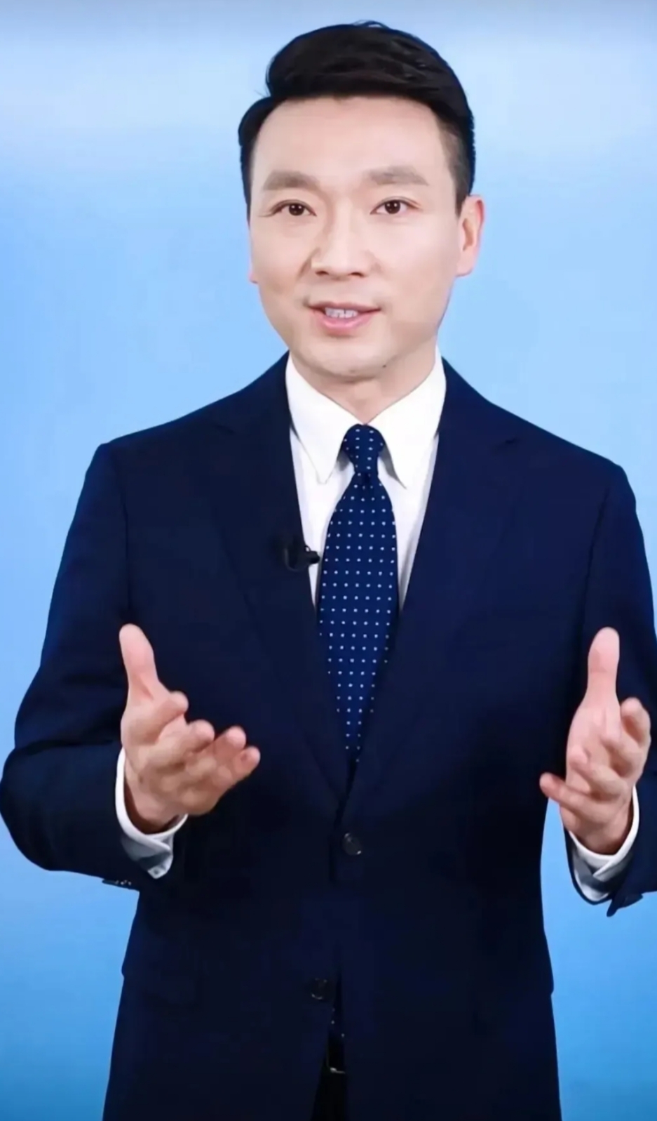 康辉现在不主持新闻联播了?(康辉现在不主持新闻联播了吗视频)