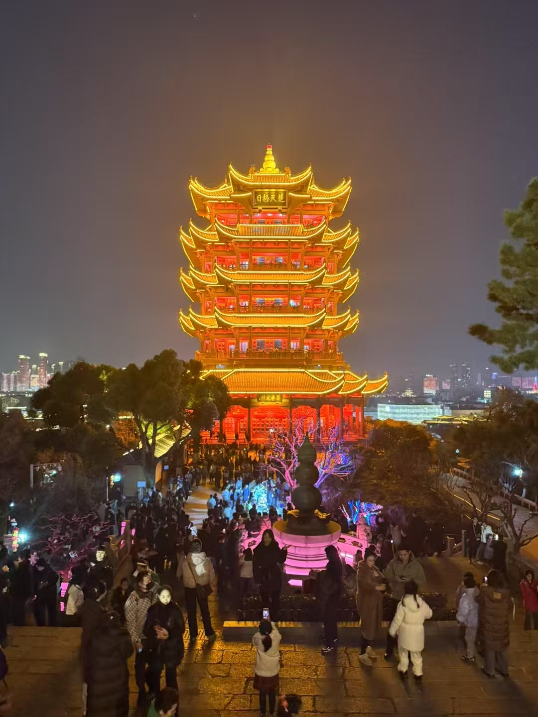 黄鹤楼所在的武汉市是一个充满活力与希望的城市