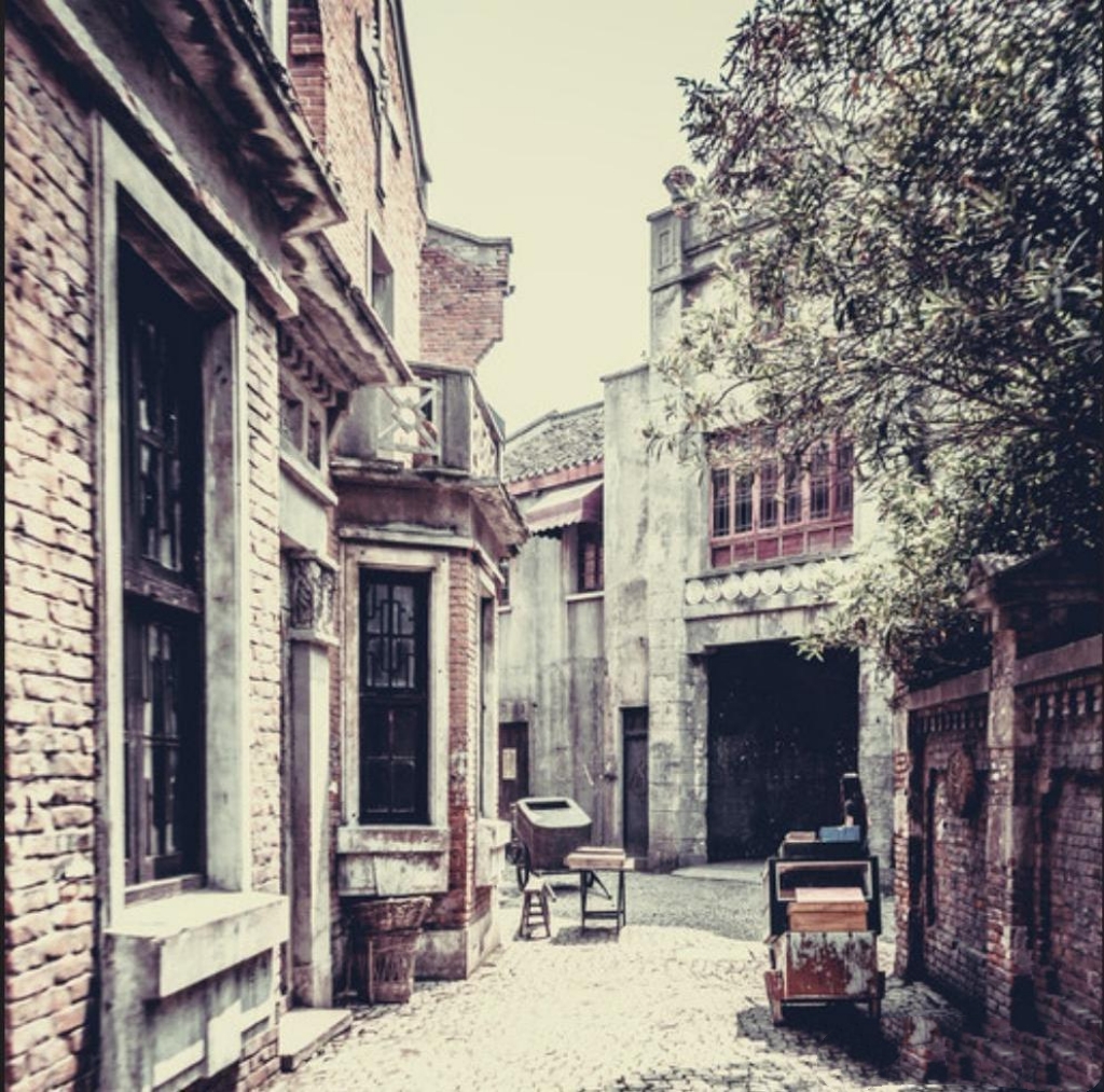 1932年,上海大华饭店,19岁新娘张晓芳满腹怨言:"妈妈,我不想嫁比我爹