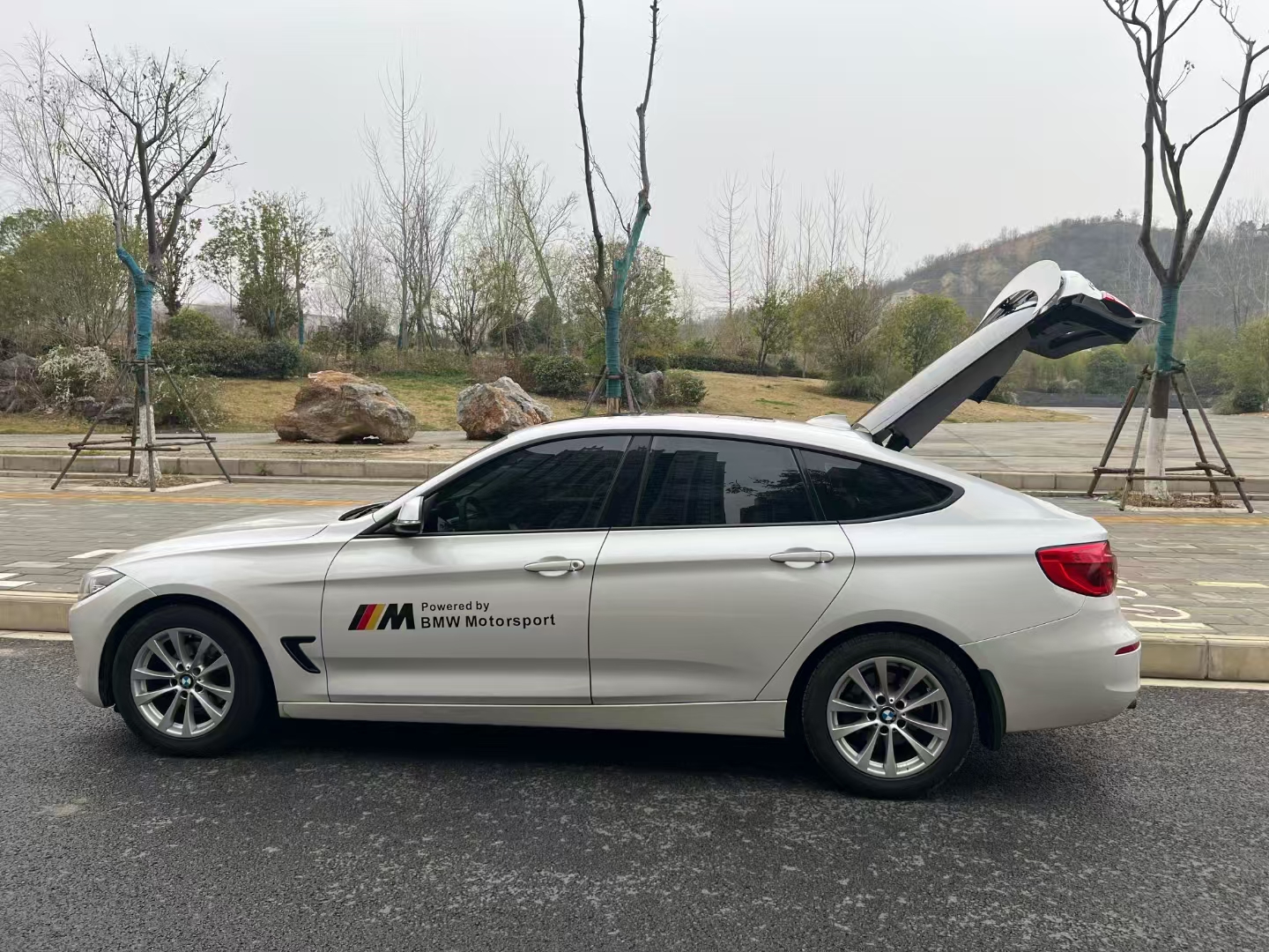 宝马溜背车型轿车