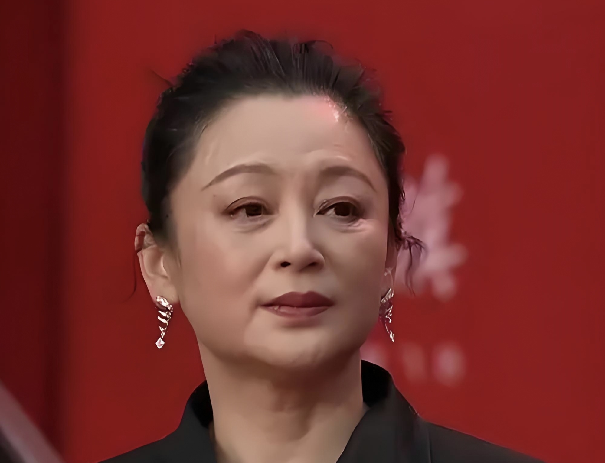 陈凯歌和倪萍相爱8年转身却娶了更年轻貌美陈红.