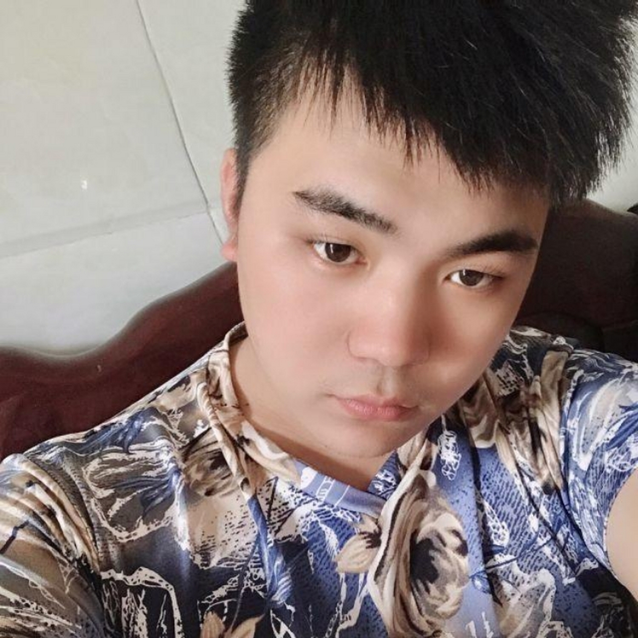 张世春 张世春,毕业于四川音乐学院,从2012开始制作音乐擅长作词做曲