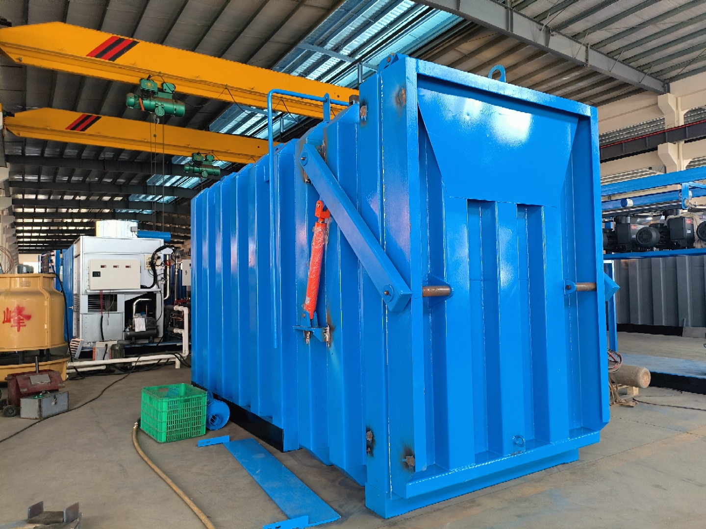 果蔬真空预冷机,利用真空技术改变箱体压强,让水的沸点降低后沸腾带走