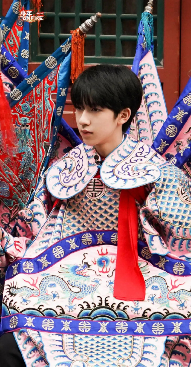 时代少年团京剧吧!