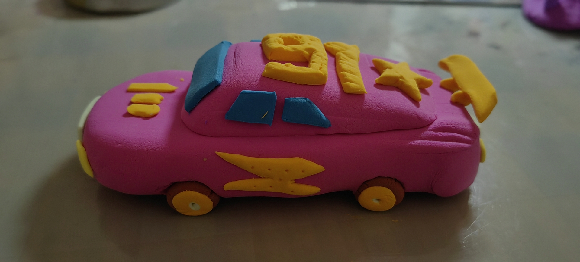彩泥做了赛车🏎