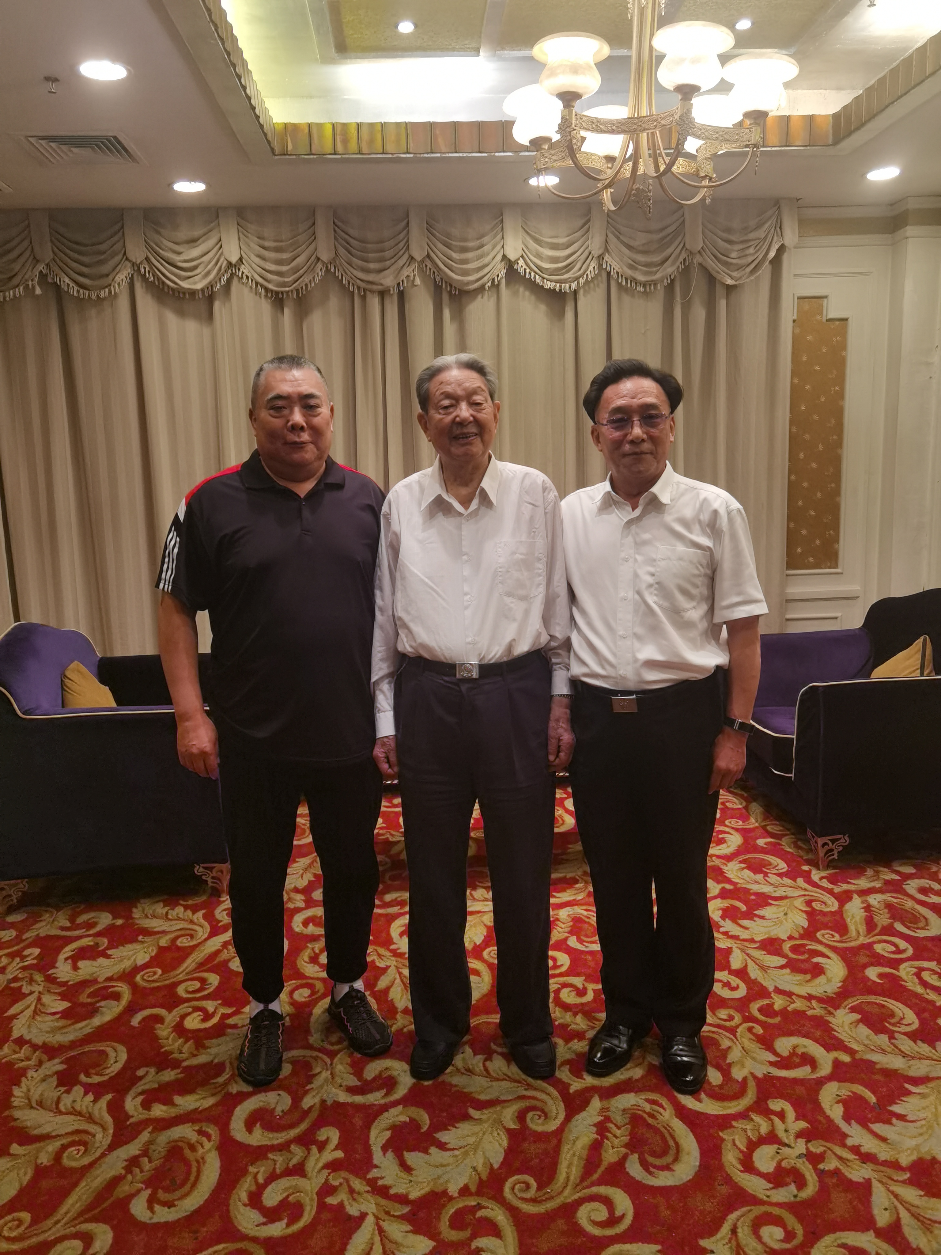 第九张: 前排左起:曹文金 夏