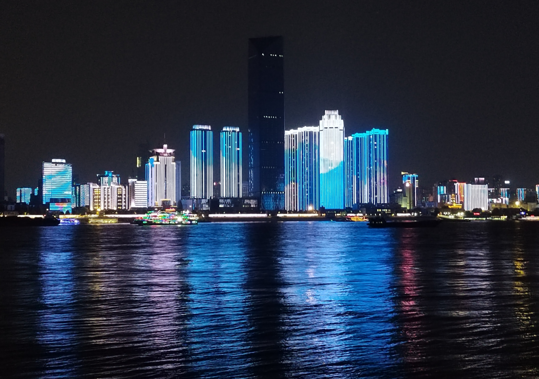 自然风光# 8月25晚上的武昌江滩夜景!