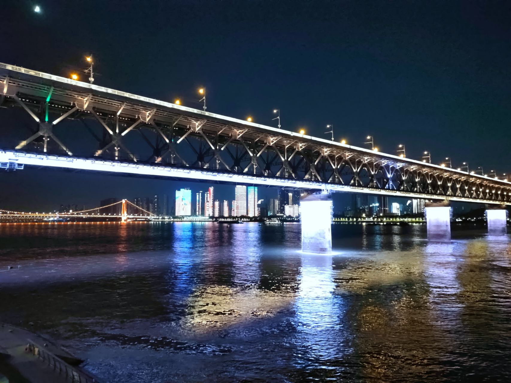 自然风光#8月23日晚的武昌江滩夜景!