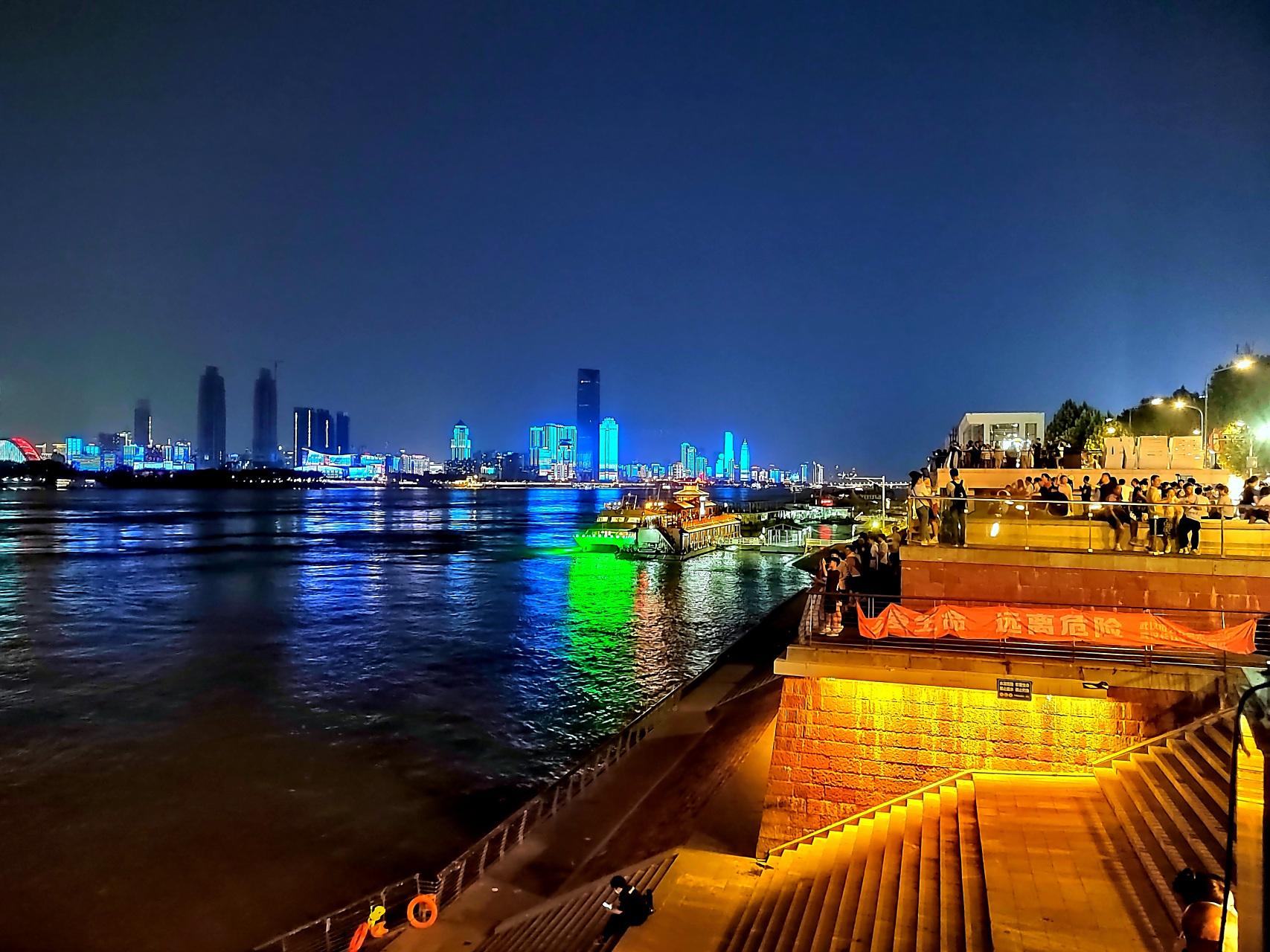 自然风光#   8月31号晚的武昌江滩夜景!