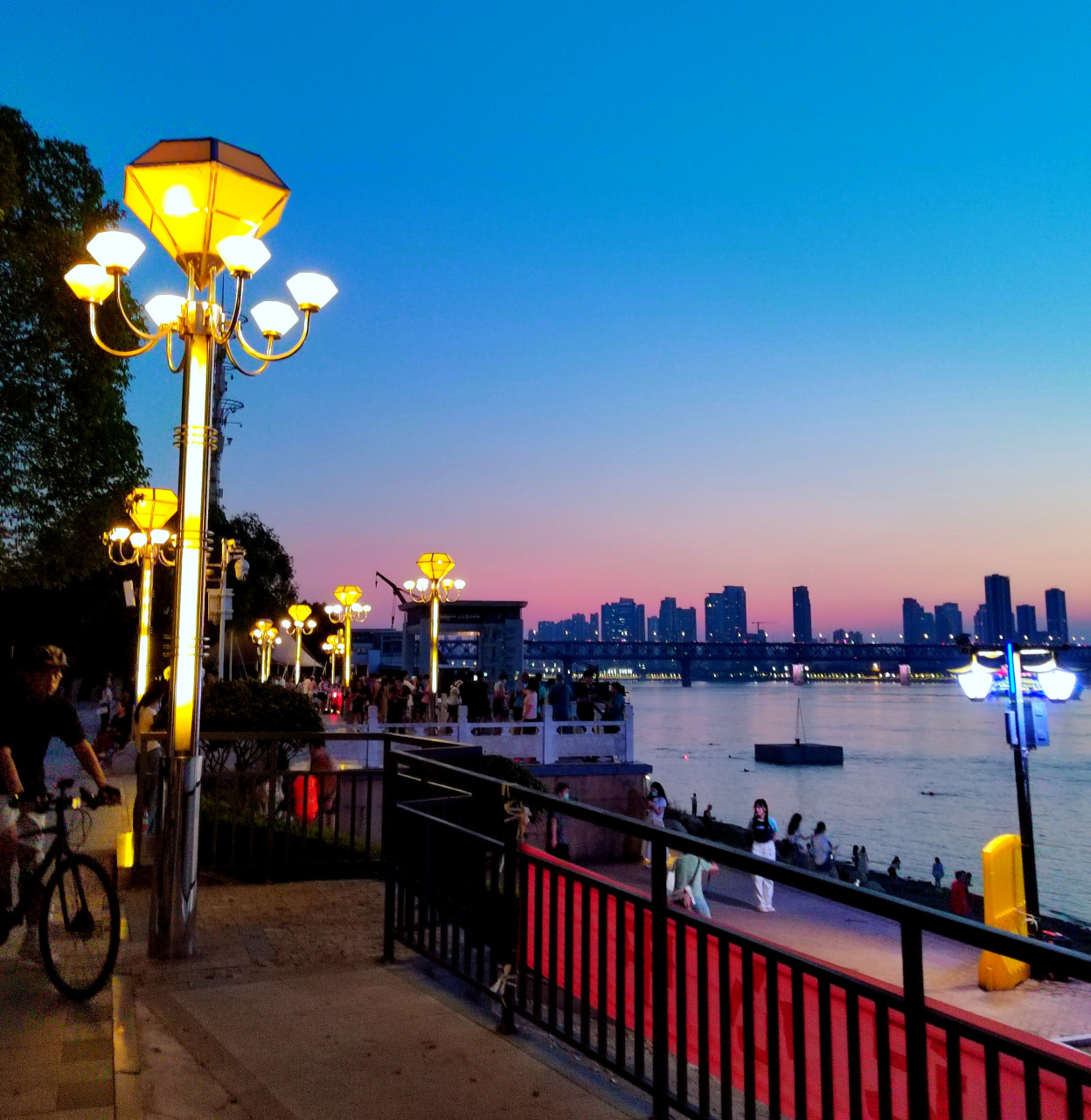 自然风光#   8月31号晚的武昌江滩夜景!