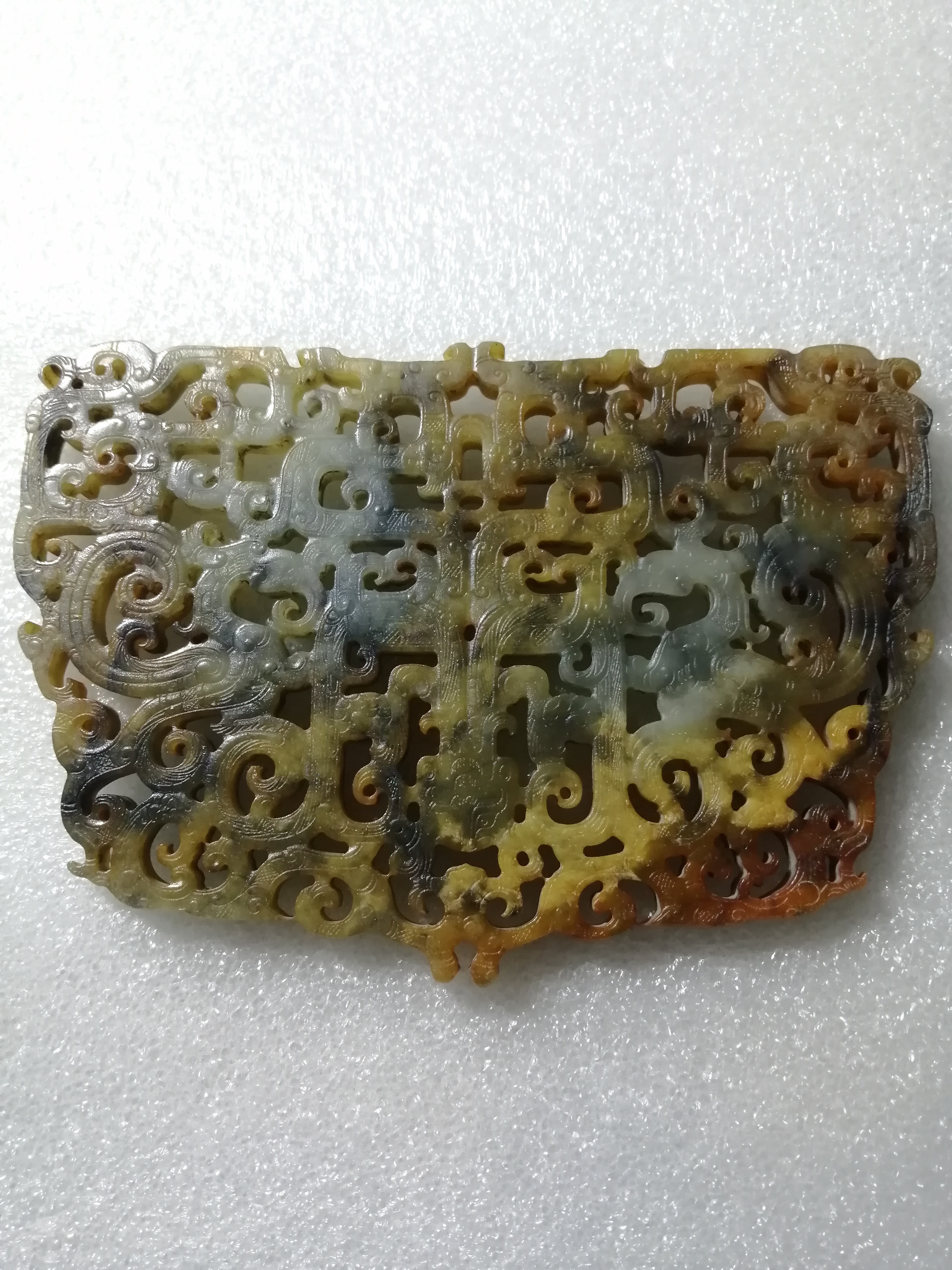 战国时期高古玉龙纹玉佩:工艺游丝毛雕,沁色完美.