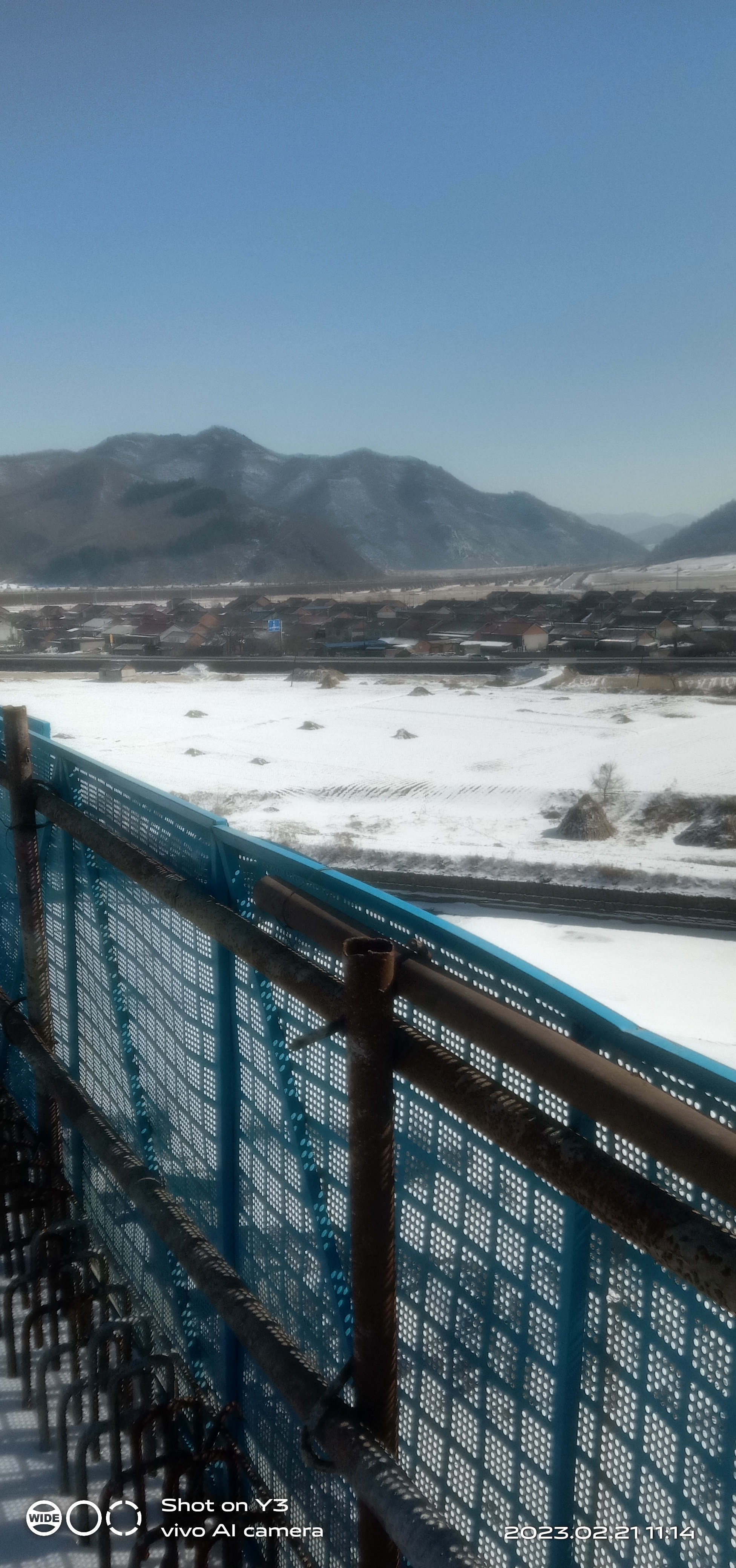 辽宁省抚顺市新宾满族自治县永陵镇零21度上班了,冻得手脚不灵活了.