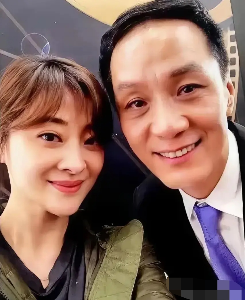 还记不记得他俩演过一部什么剧,剧中男主角是家暴