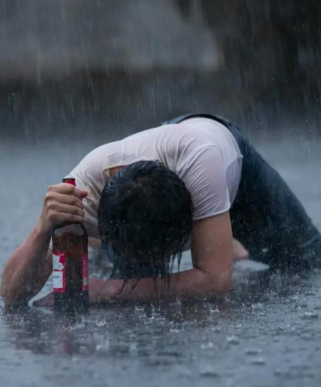 下大雨伤感图片