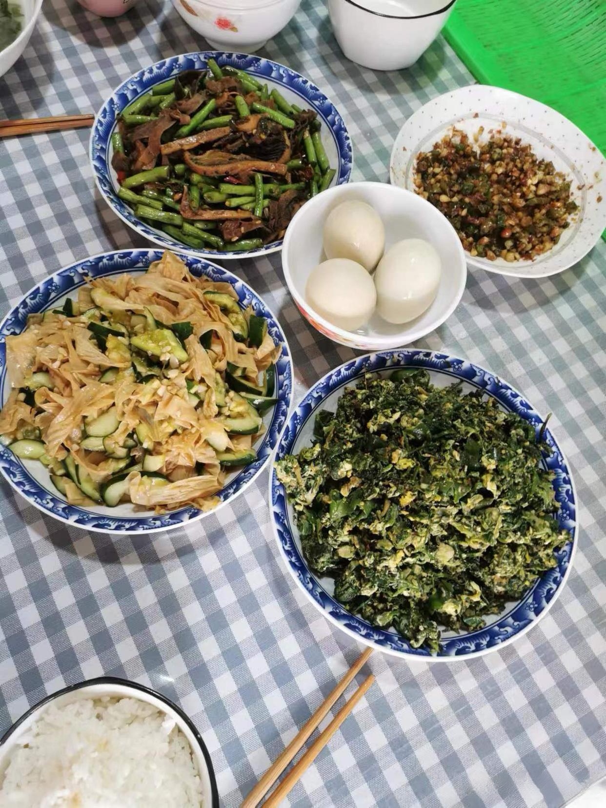 有个会做饭的老公就是好,明天下班回到家就是一顿香喷喷的饭菜太幸福