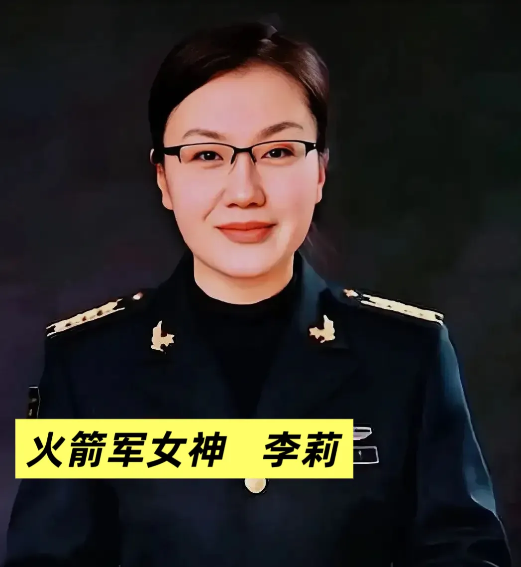 别人是"红妆照镜",她直接"红妆披甲",在中军帐里
