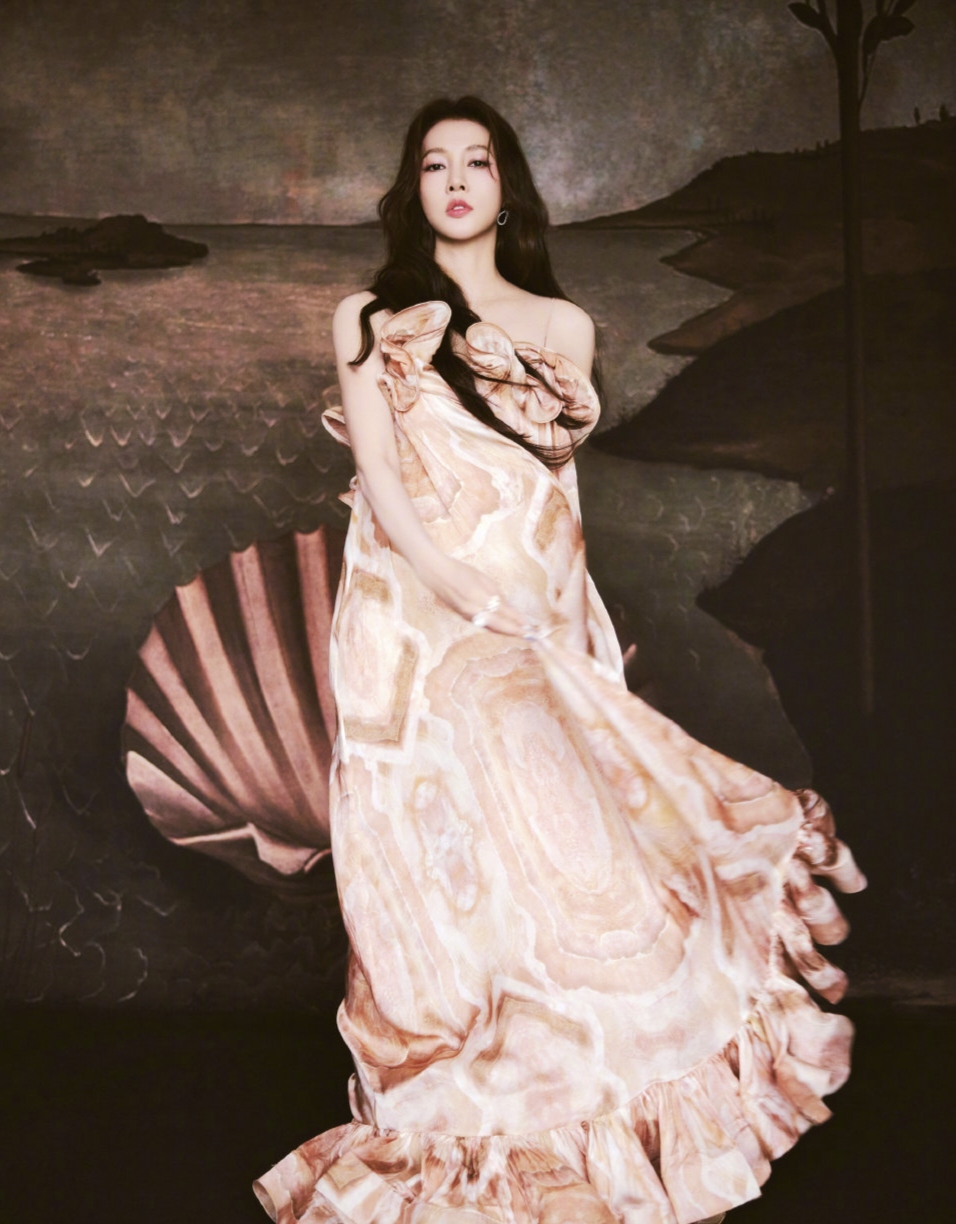 弦子红毯鲨疯了!