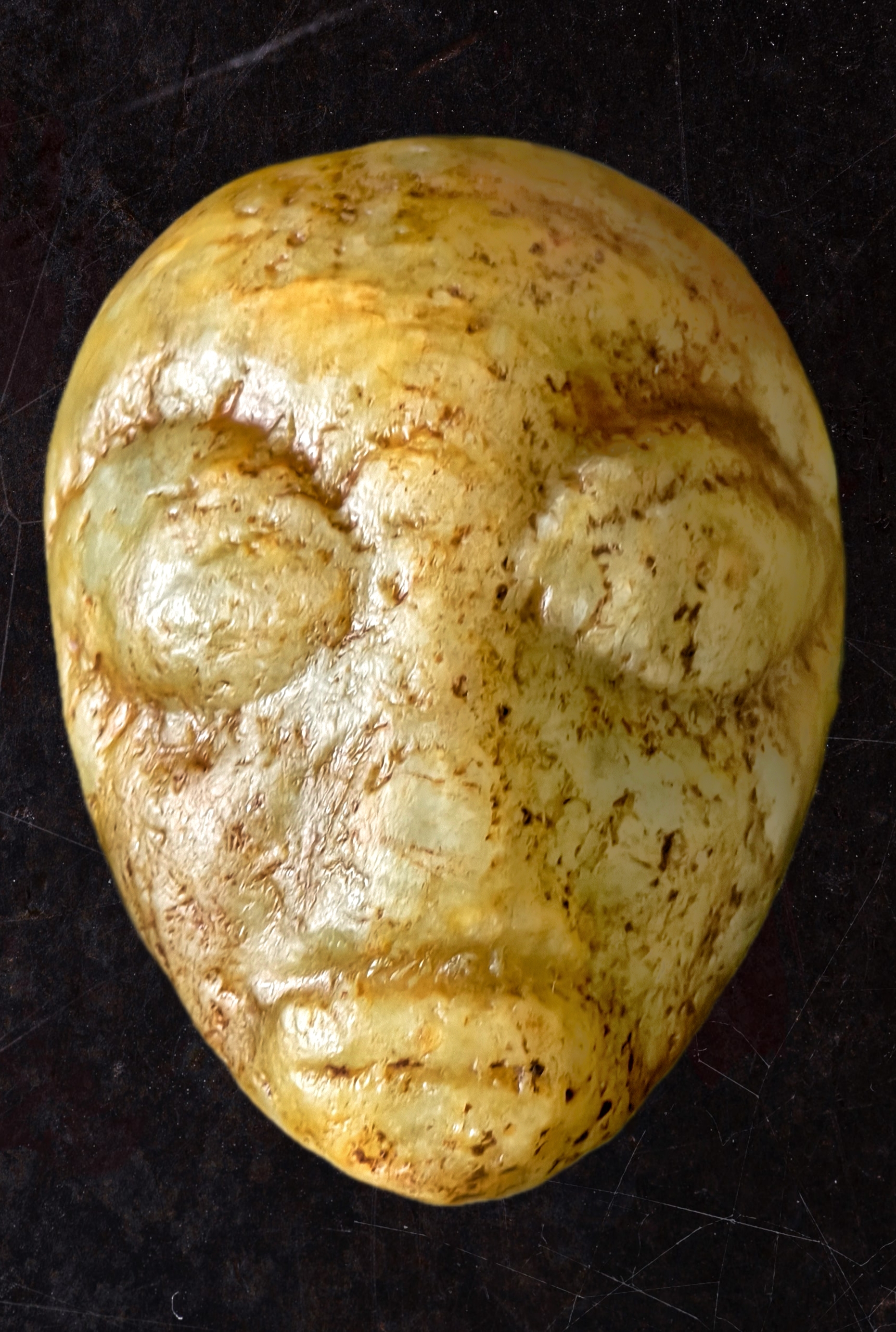 红山文化圆雕玉人,玉质为河磨老黄玉,玉质夏邋