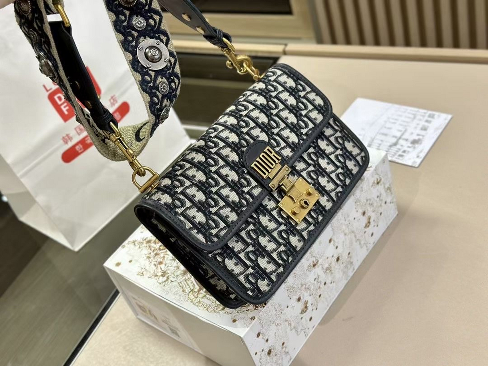 迪奥 addict oblique 邮差包 升级版 9797炒鸡nice  尺寸:24.