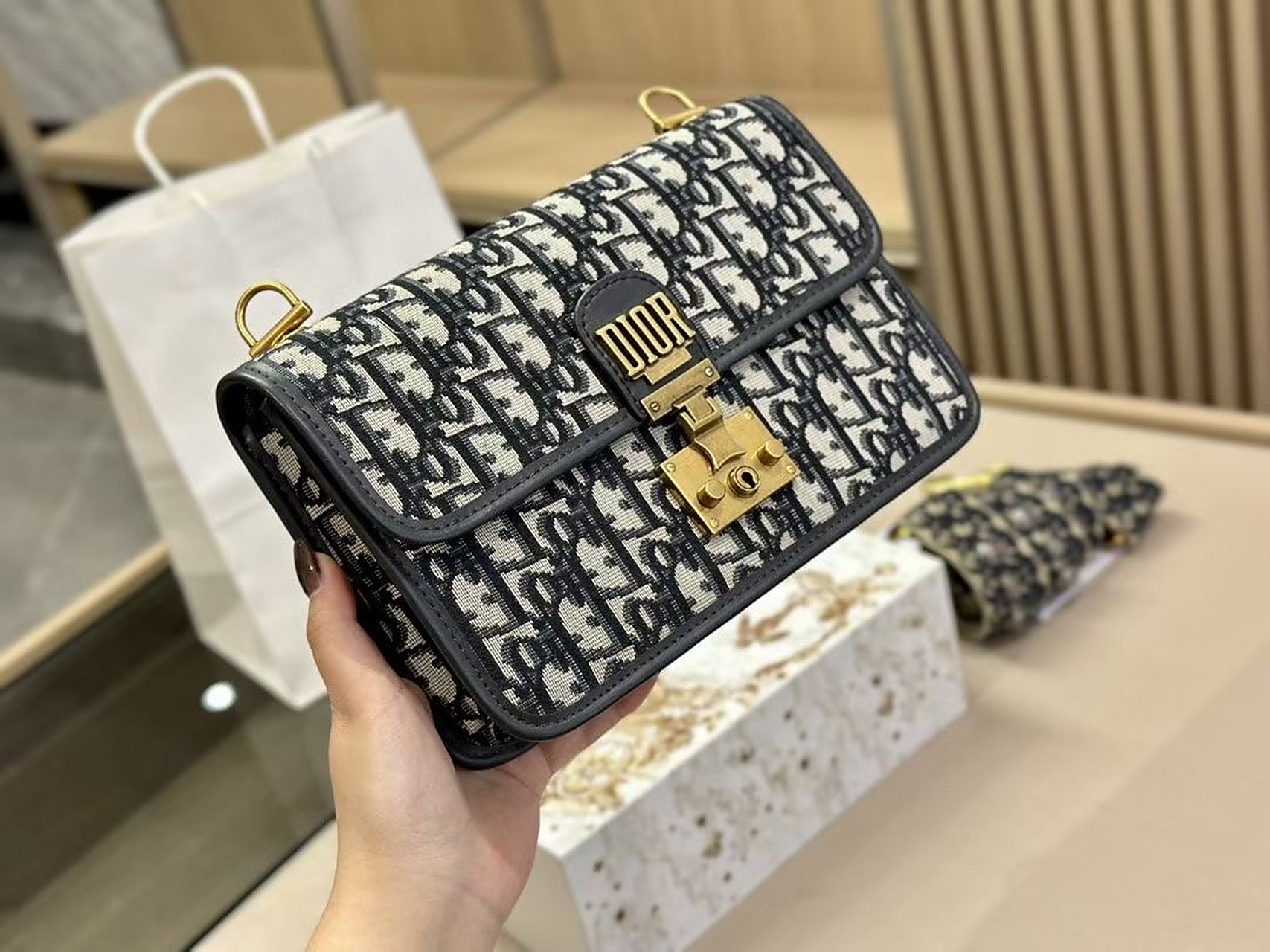 迪奥 addict oblique 邮差包 升级版 9797炒鸡nice  尺寸:24.