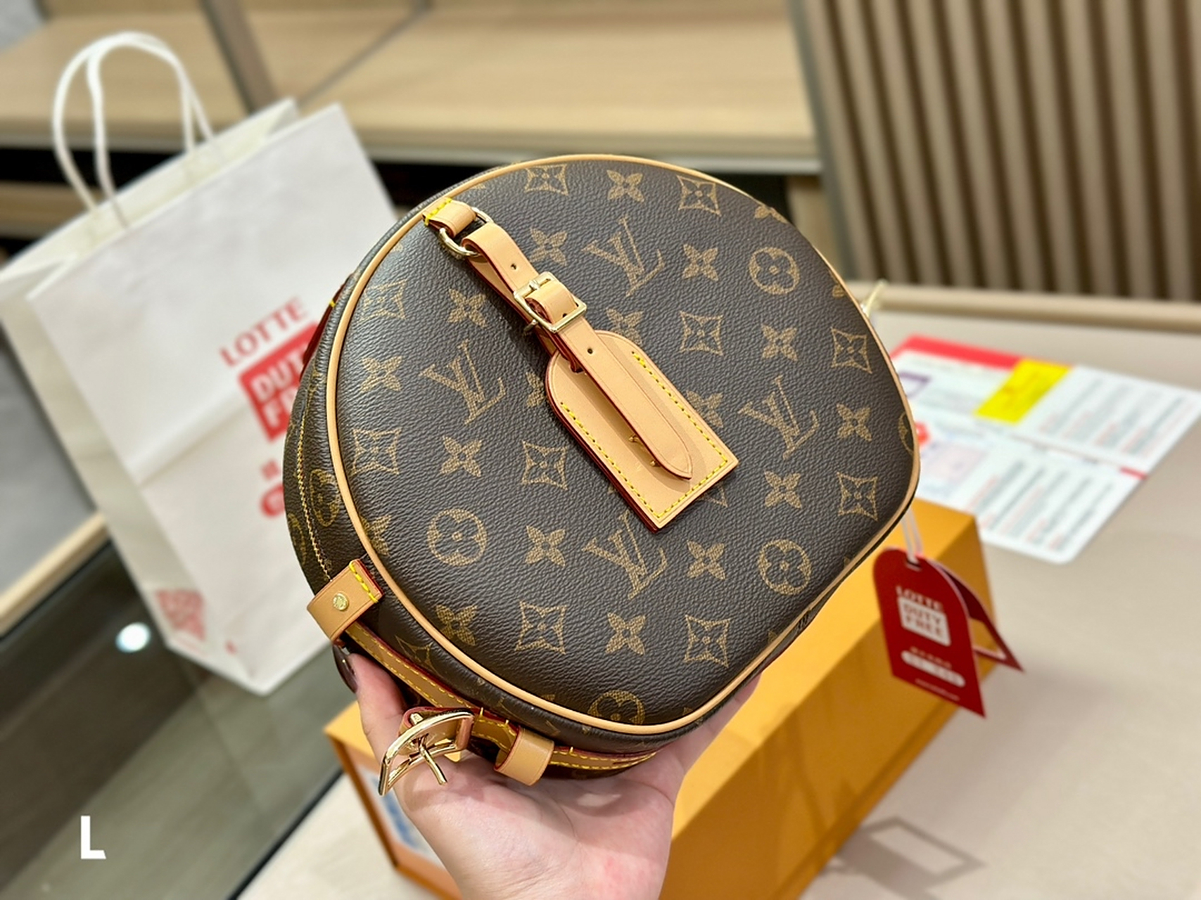 尺寸:中宽22*19cm lv 圆饼包 圆头圆脑的