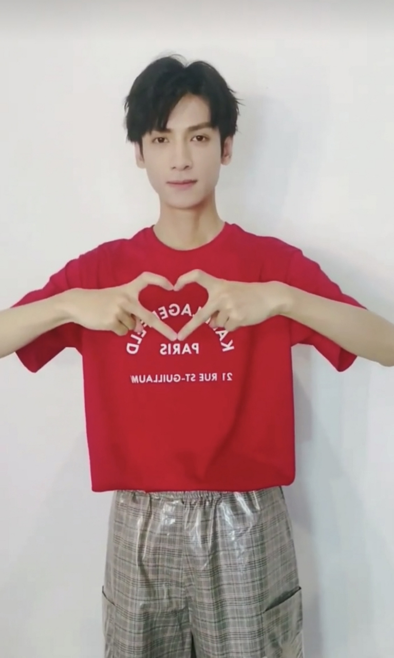 天呐,罗云熙的腰,杀人的刀! #罗云熙