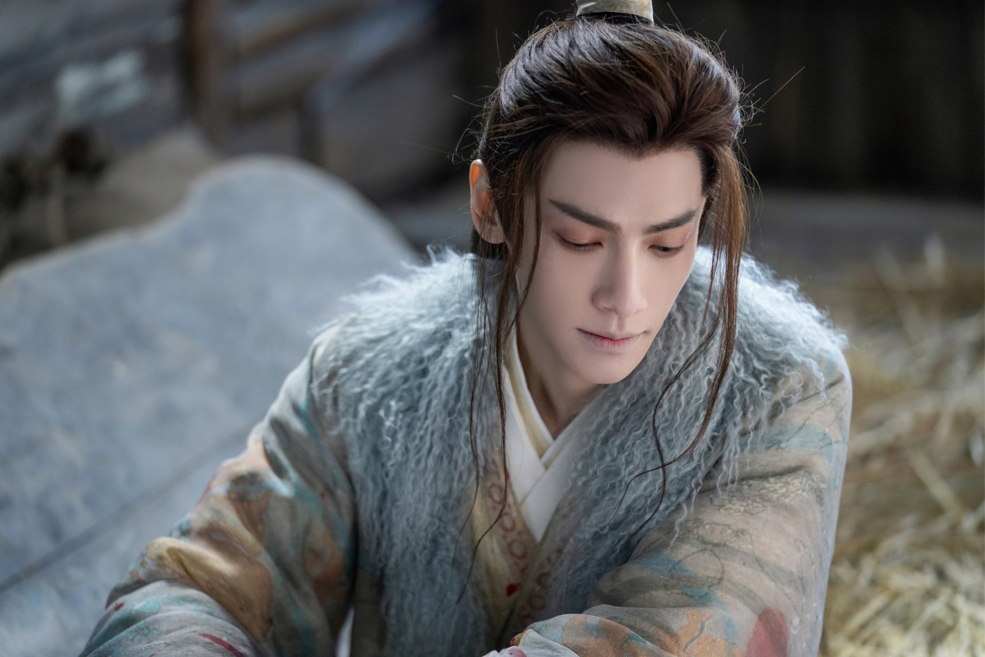 长月烬明戏服公益拍卖情况: 罗云熙澹台烬质子时期戏服成交价:170101