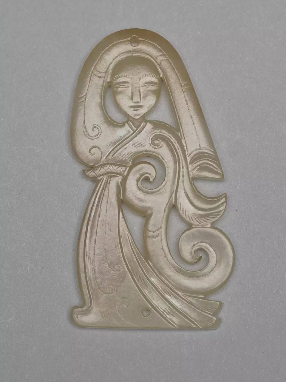 西汉玉舞女,游丝毛雕,阴线的砣痕有典型的时代特征!