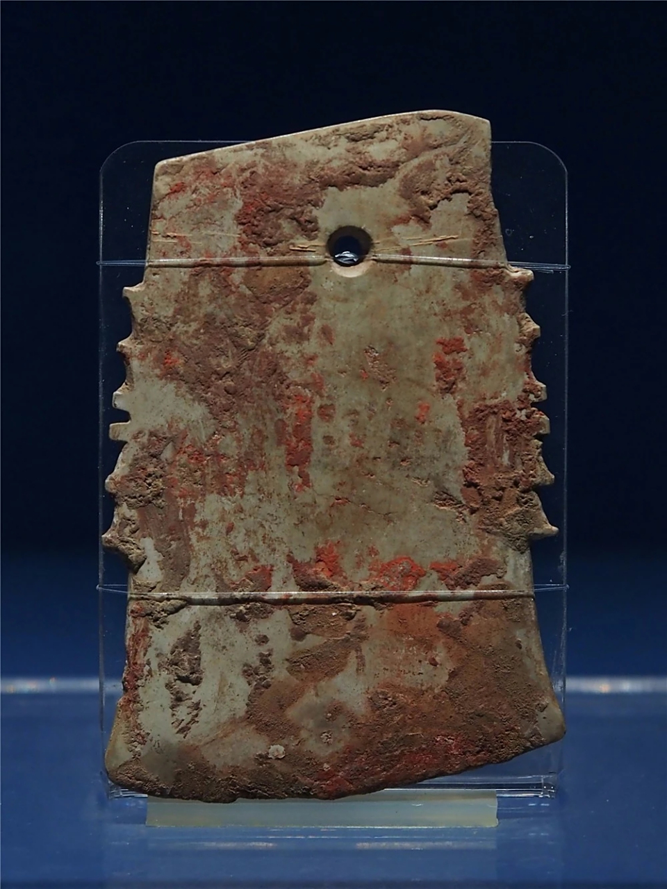 玉戚 二里头文化代表器型,商代以后逐渐减少,直至在春秋战国消失