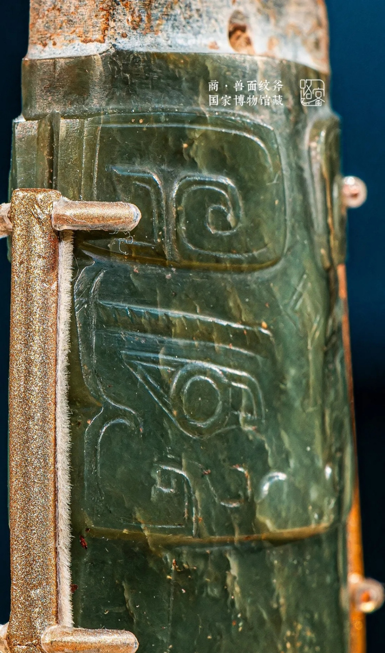 大气磅礴的商代兽面纹玉钺