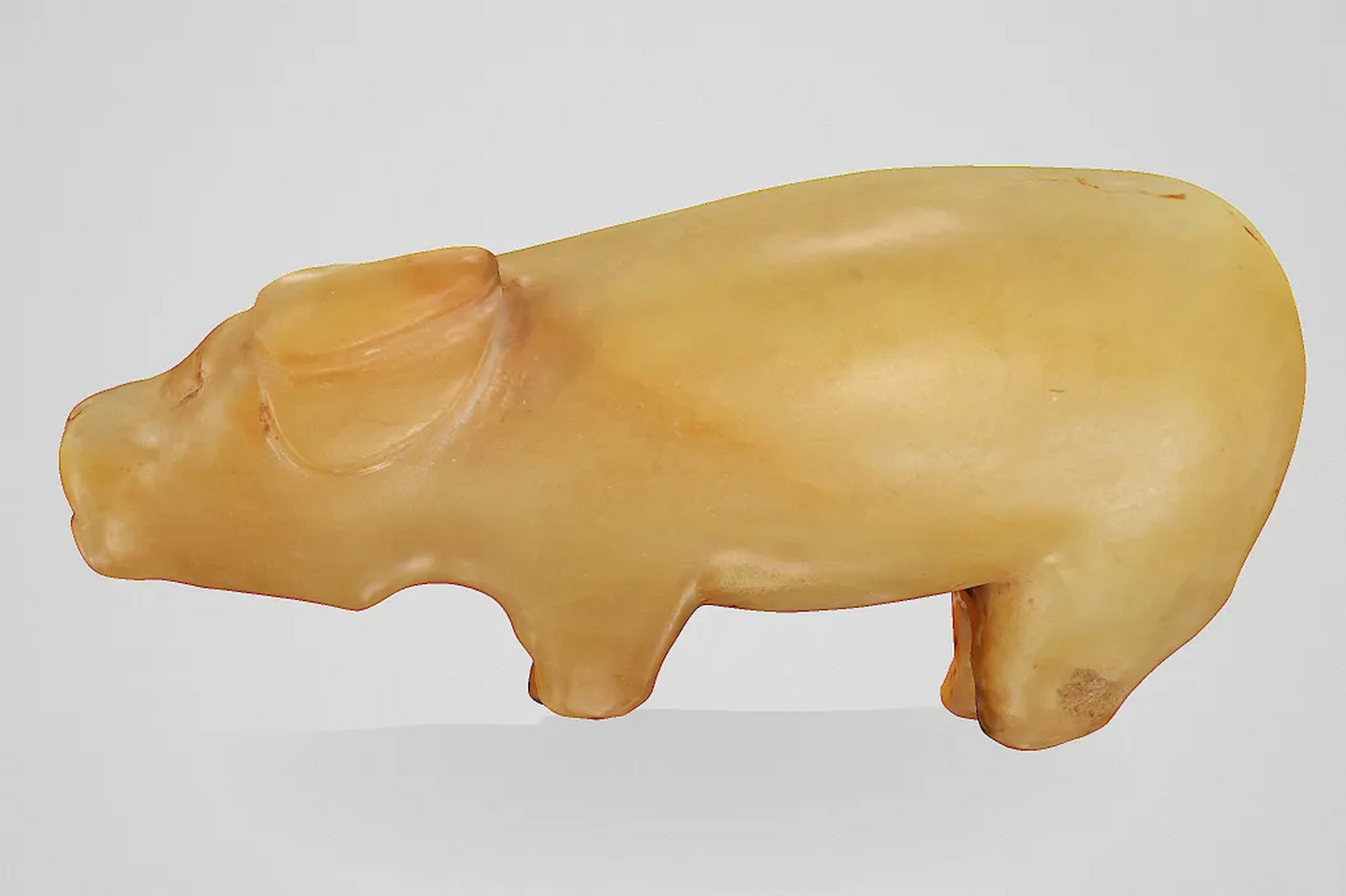 商代圆雕玉水牛