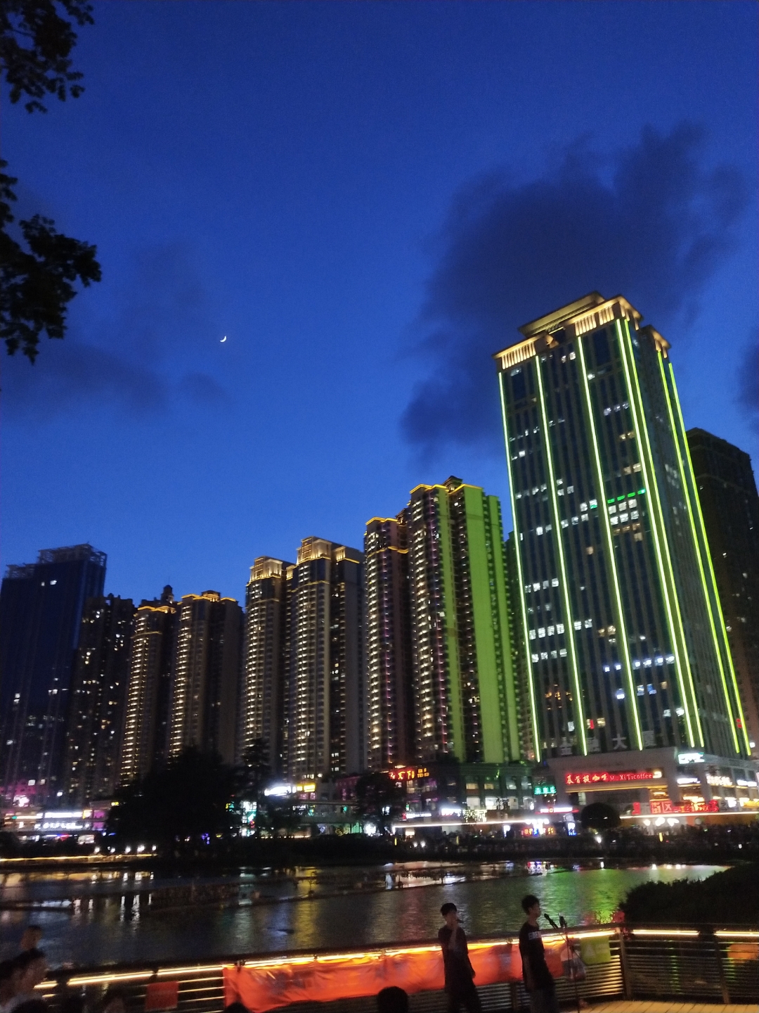 花果园夜景图片