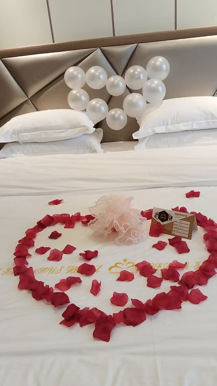 浪漫七夕,爱与被爱; "七"待已久,"夕"望是你