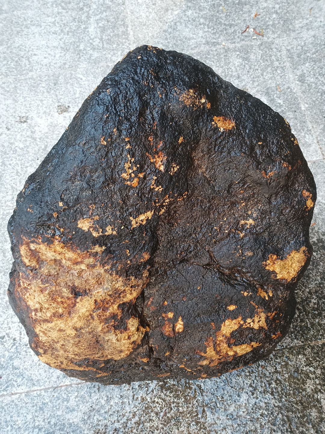 纯橄榄石陨石,陨石是大自然馈赠人类的瑰宝,是了解宇宙奥义的金锁匙.