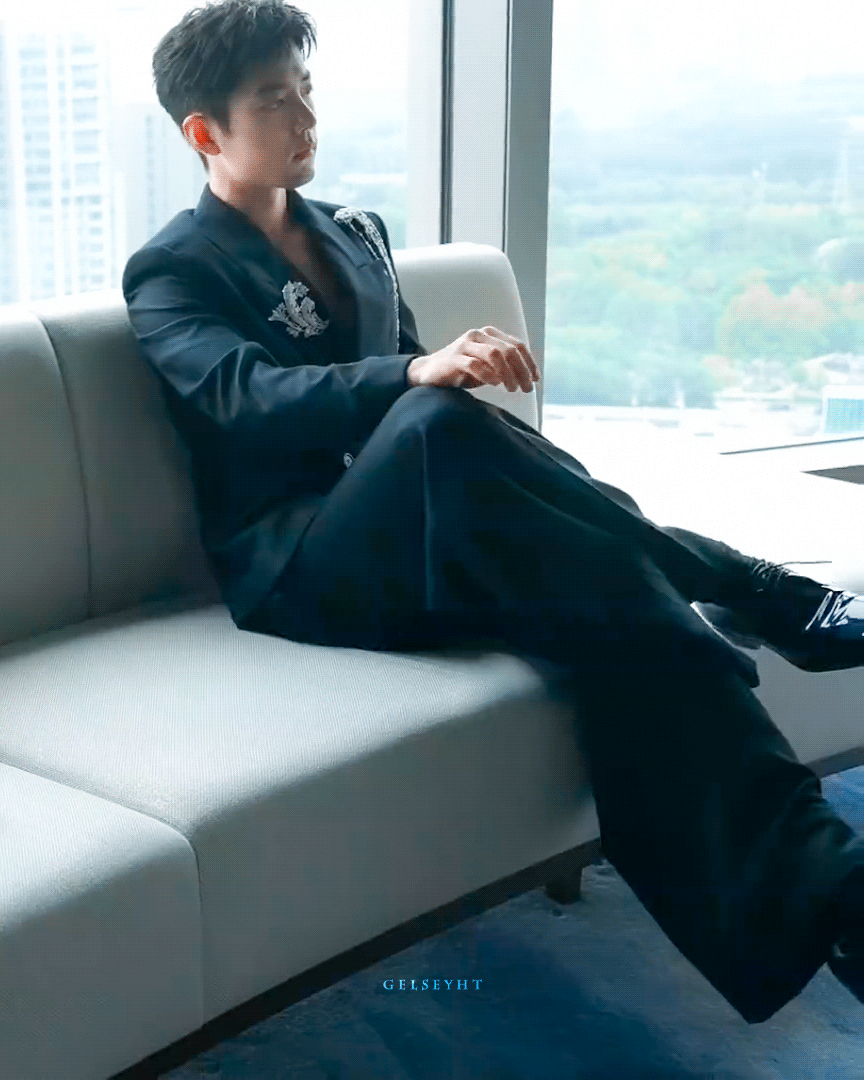 肖战宝诗龙活动压轴出场#