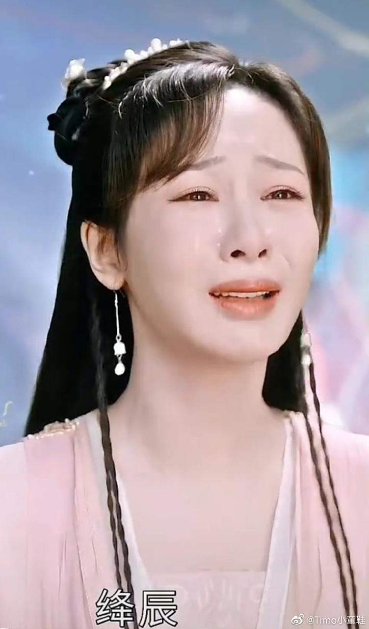 杨紫哭戏越来越好了,三段哭戏均有不同,绛尘是人间好友,哭的时候伤心