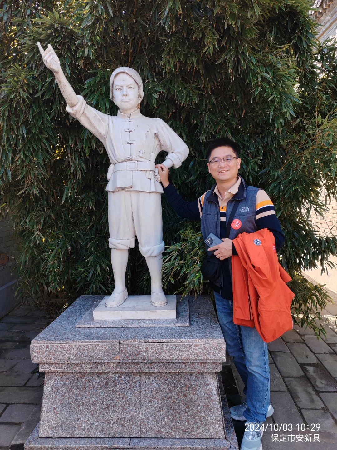 白洋淀的自然风景很好,坐船很惬意,嘎子村里重温电影