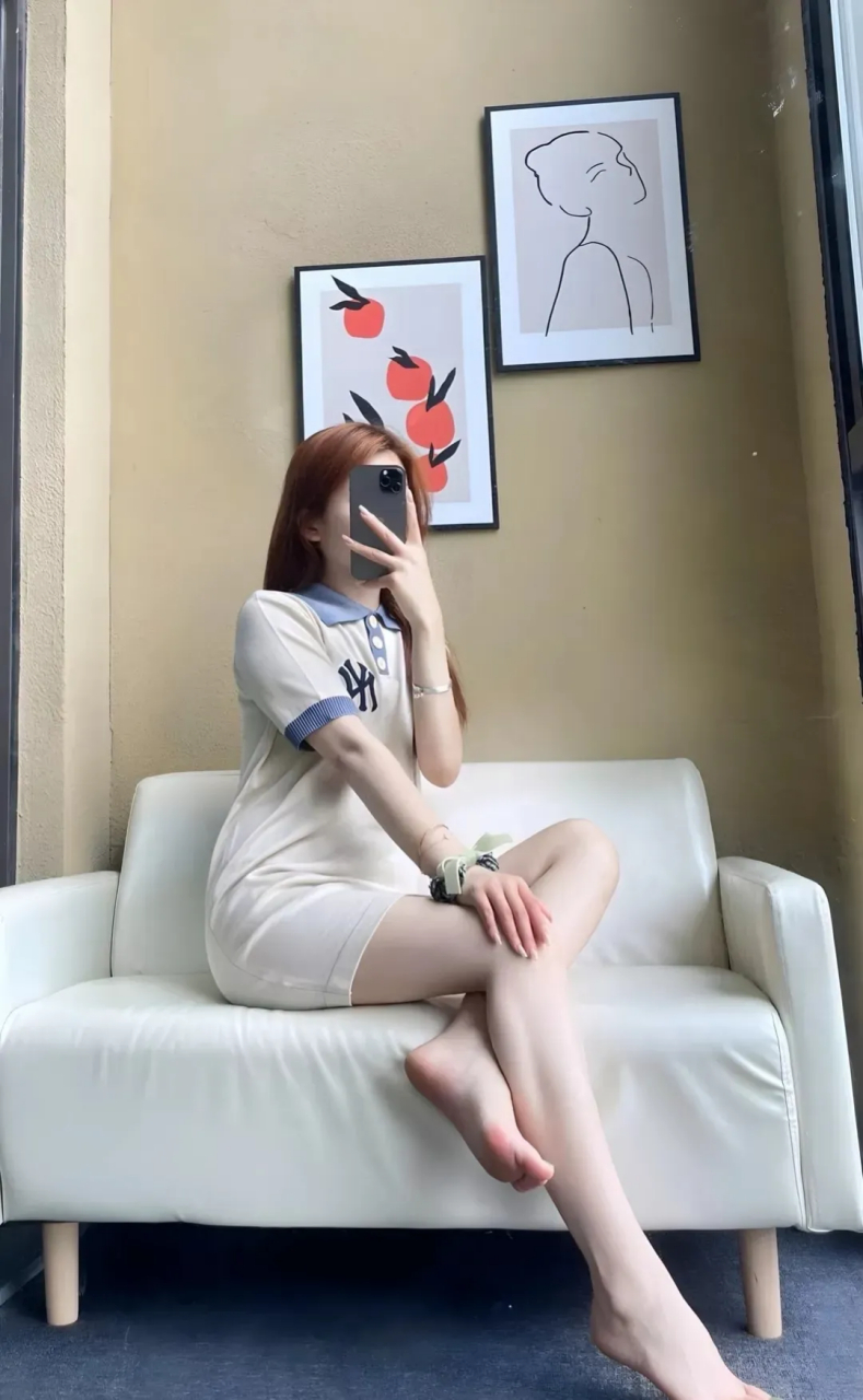 光脚丫,大长腿,快说喜欢我