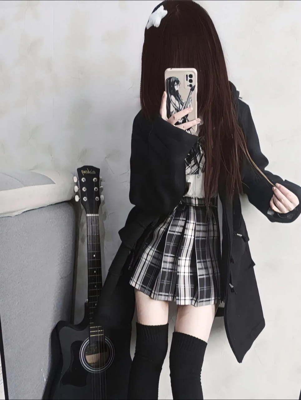 jk短裙,黑色过膝袜配黑色风衣,这种风格又飒又可爱