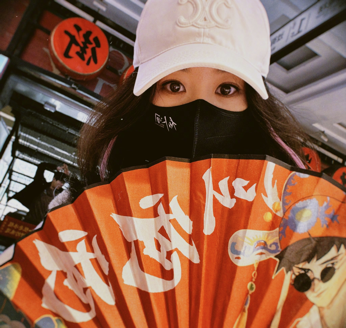 [庆祝]【赵丽颖最新自拍照】[鲜花] 美丽又可爱的萌主来了,颖宝戴帽摇