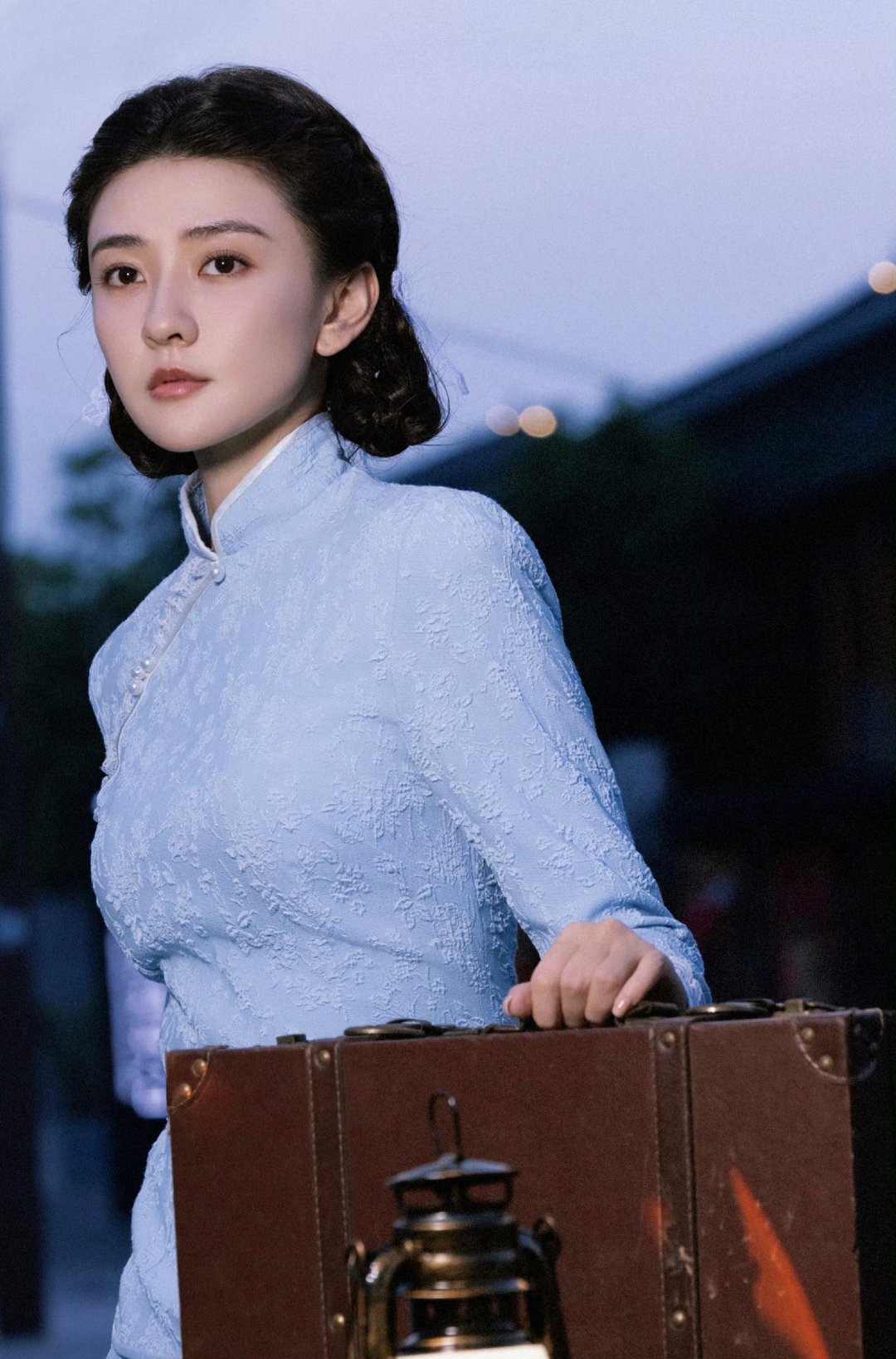 明星举手机素材