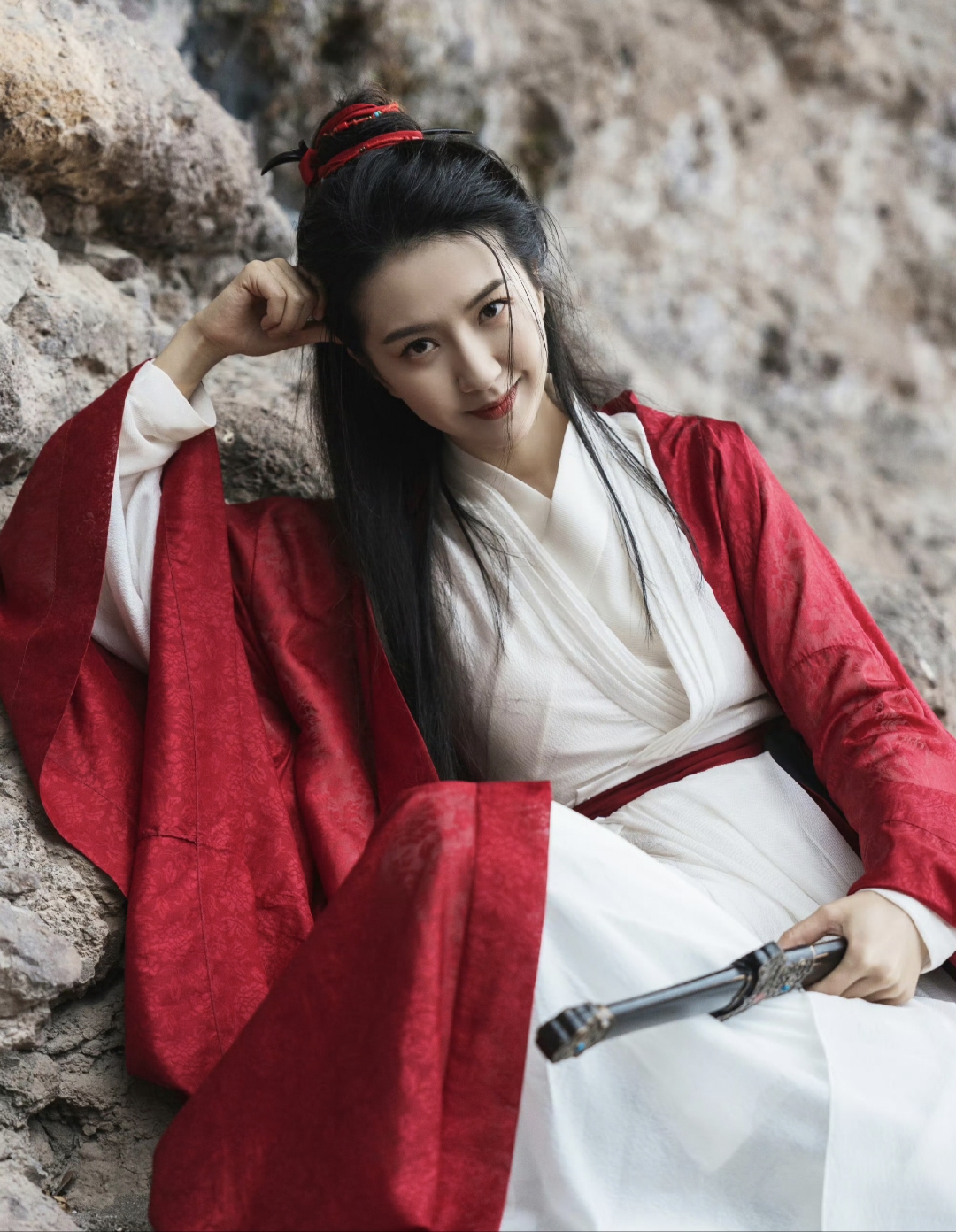 许龄月古装侠女造型,给人眼前一亮,确实惊艳!