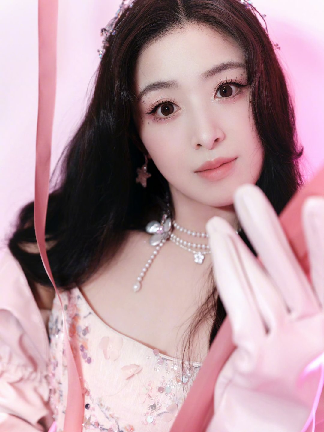 你喜欢粉红梦幻造型的张含韵吗?你听过她的哪些歌曲?