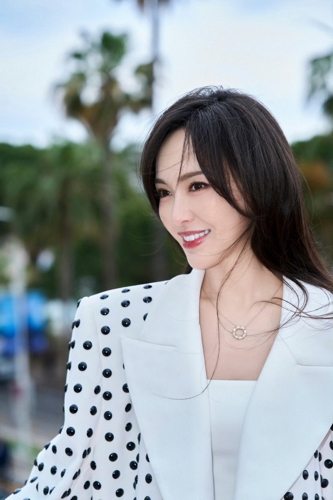 女星唐嫣时尚穿搭,解锁百变造型,女星唐嫣美丽动人,颜值高,演技也好