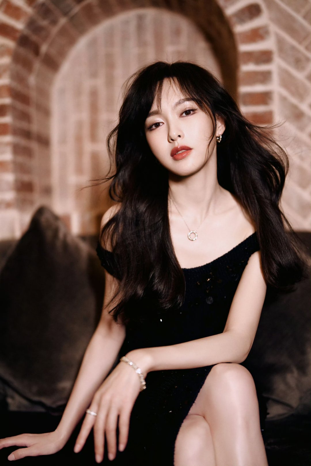 女星唐嫣时尚穿搭,解锁百变造型,女星唐嫣美丽动人,颜值高,演技也好